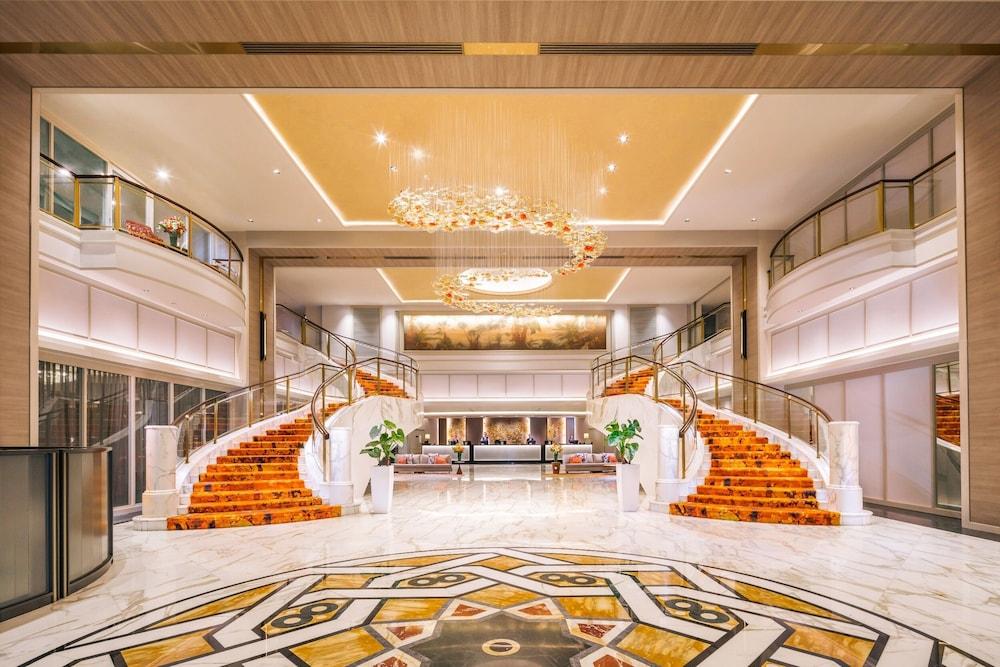 Royal Plaza On Scotts